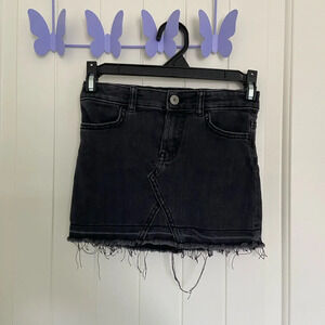 EUC | Oshkosh B’gosh girl’s black‎ denim distressed hem miniskirt — size 5/5A